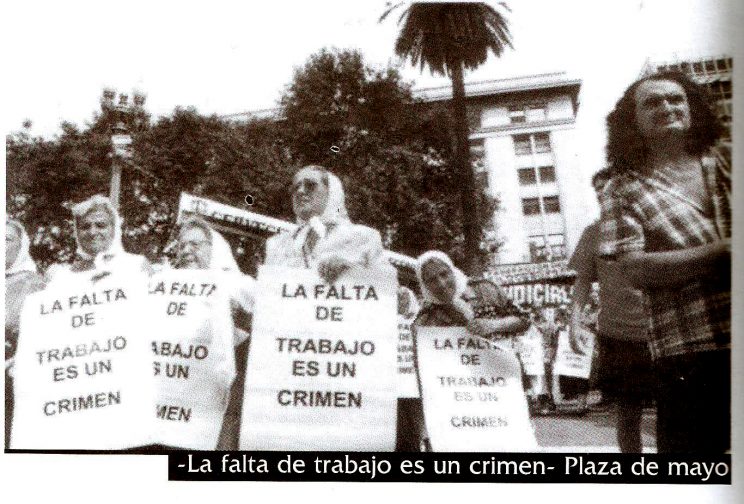 Marcha Jueves en la Plaza de Mayo durante el menemismo. Fuente: Archivo de la Asociación Madres de Plaza de Mayo.