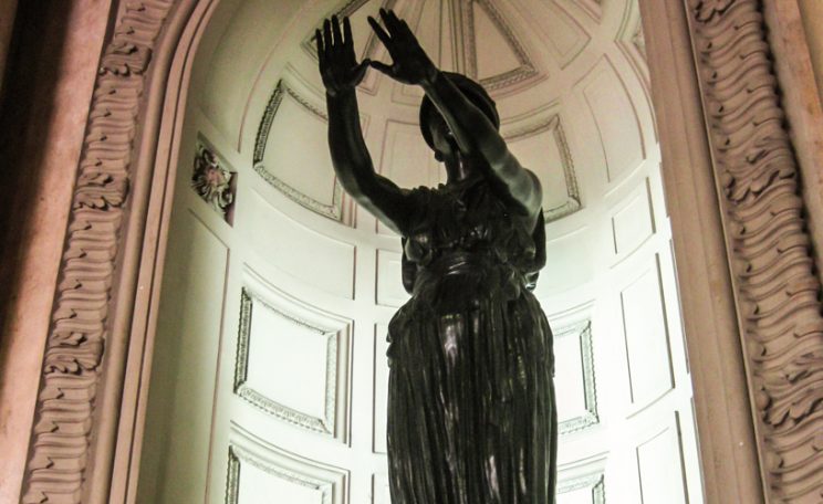 "La Justicia", escultura de Rogelio Yrurtia. Palacio de Justicia, Buenos Aires.